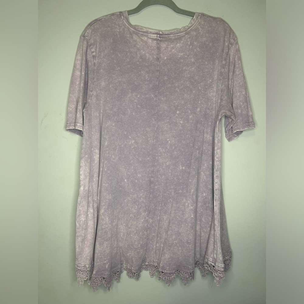 Umgee Light Purple Acid Wash Lace Trim Short Sleeve Top Size L - Picture 2 of 7